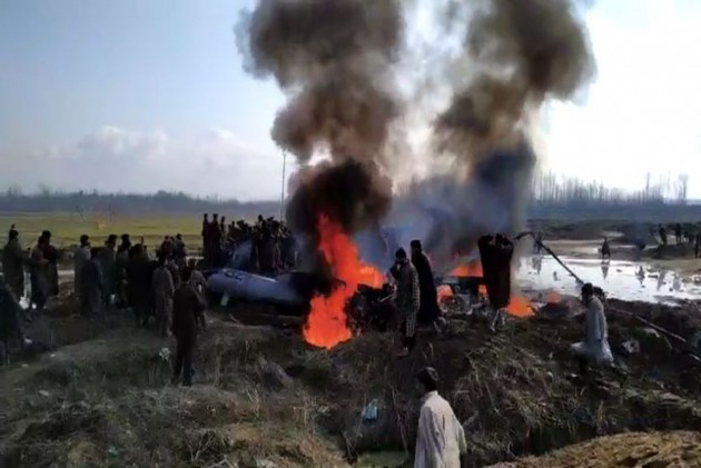 Pakistani Fighter Jet F-16 shot down by the Indian Air Force