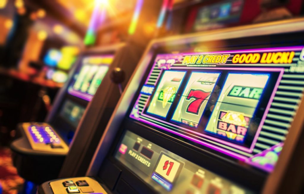 4 Reasons Why You Should Play Slots Online